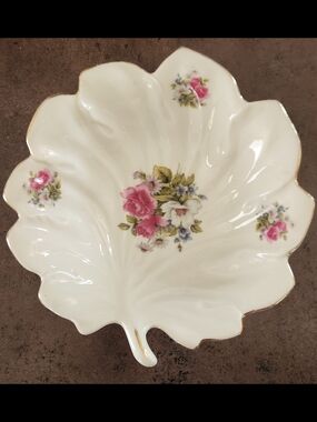 VTG Baum Bros Victorian Rose Collection 8 Leaf-shaped Porcelain Dish Gold Rim